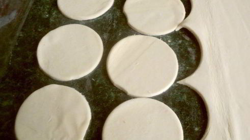 мини-пицца с грибами и ветчиной