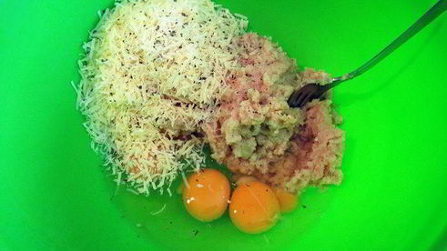 мини-пиццы на заварном тесте с пармезаном и брокколи