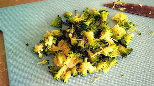 мини-пиццы на заварном тесте с пармезаном и брокколи