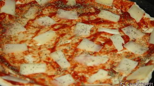 пицца ассорти на тесте на свежих дрожжах