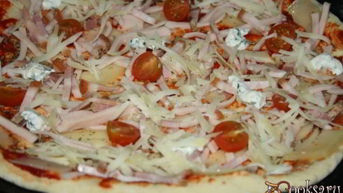 пицца ассорти на тесте на свежих дрожжах
