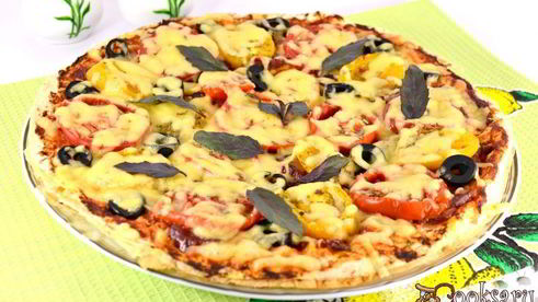 пицца из лаваша с сыровяленой колбасой