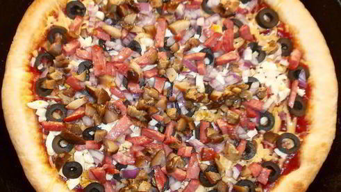 пицца каприччио с ветчиной и грибами