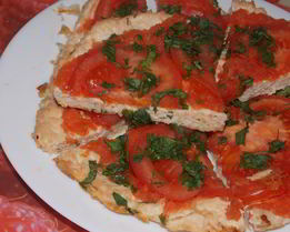 Пицца на лепешке из куриного фарша