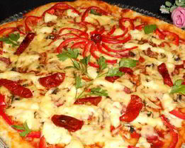 Пицца Праздничная с колбасой