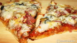 Пицца с грибами и ветчиной