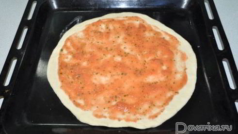 пицца с колбасой и грибами