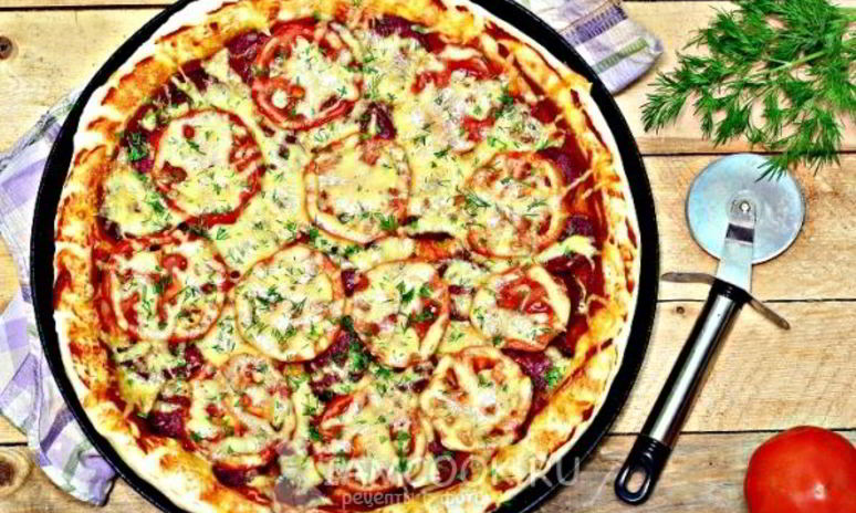 Рецепт пиццы с колбасой, сыром и помидорами