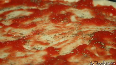 пицца с курицей и маслинами