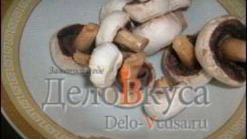 пицца с курицей, шампиньонами и сыром без томатной основы