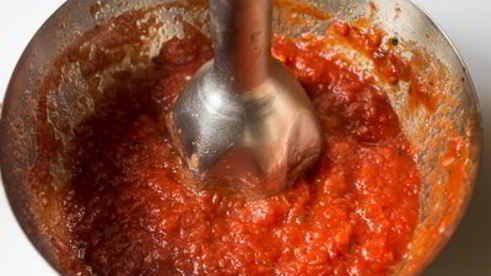 пицца с томатами и ветчиной