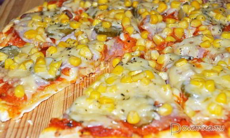 Рецепт пиццы с ветчиной и кукурузой