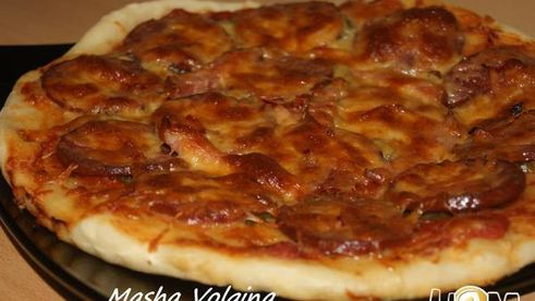 пицца сальсичча с красным перцем