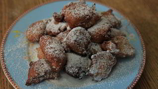 Картофельные пончики с корицей