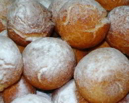 Нежные творожные пончики к завтраку