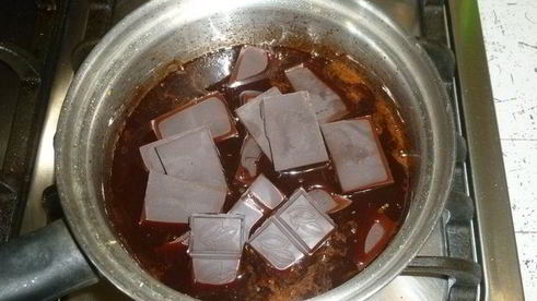 пончики на кефире с пряным сахаром и шоколадным соусом