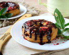 Пончики во фритюре с шоколадом