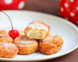 Пышные творожные пончики к завтраку