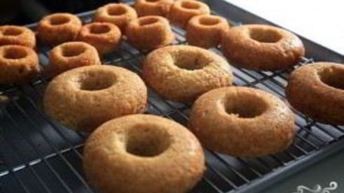 яблочные пончики с карамелью