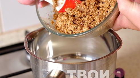 потица, словенский ореховый рулет