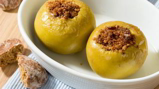 Печеные яблоки с имбирным пряником