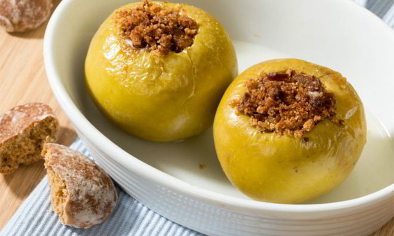 Рецепт печеных яблок с имбирным пряником