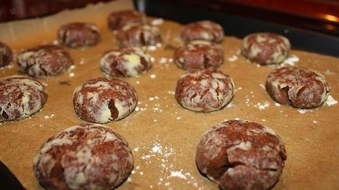 шоколадные пряники с трещинками