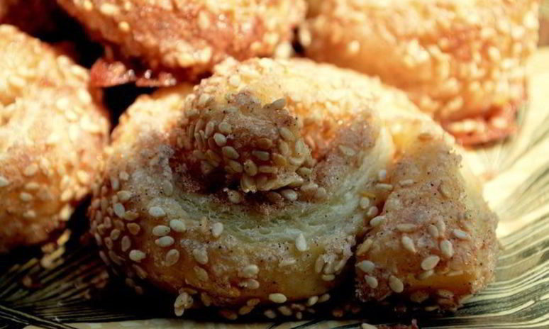 Рецепт рулетиков с золотистым кунжутом