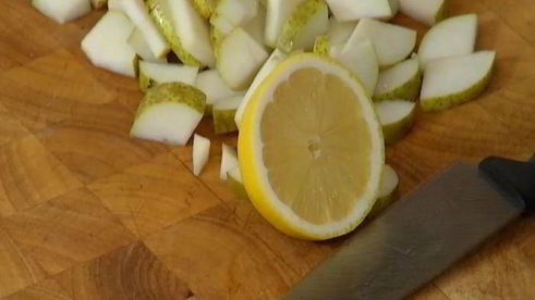 хитрая грушевая шарлотка с ежевикой