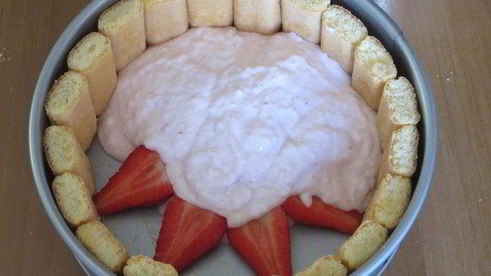 клубнично-творожная шарлотка