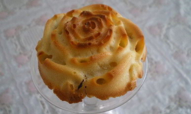 Рецепт мини-шарлотки с изюмом