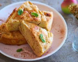 Простая яблочная шарлотка с пряностями