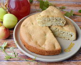 Ржаная шарлотка с яблоками