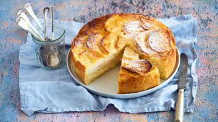 Шарлотка из белого батона с грушами и апельсинами