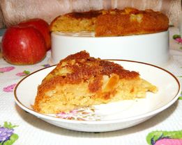 Шарлотка на кефире в мультиварке