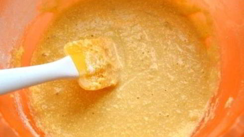 шарлотка на манке с карамельным черносливом