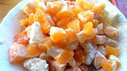 шарлотка с ананасом и хурмой