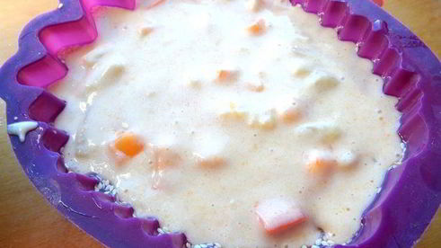 шарлотка с ананасом и хурмой