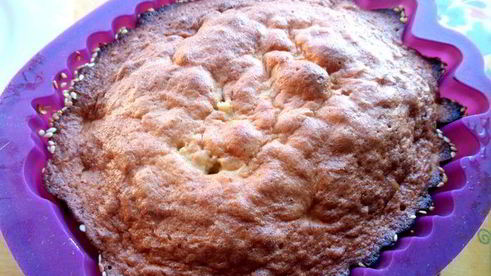 шарлотка с ананасом и хурмой