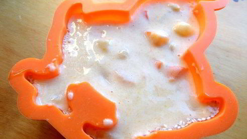 шарлотка с ананасом и хурмой