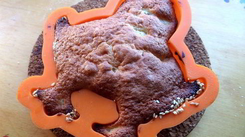 шарлотка с ананасом и хурмой