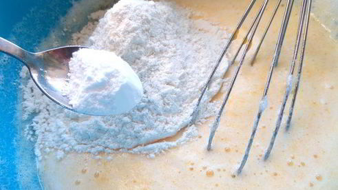 шарлотка с ананасом и хурмой