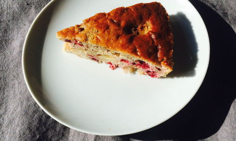 Рецепт шарлотки с антоновкого и брусникого беза глютены