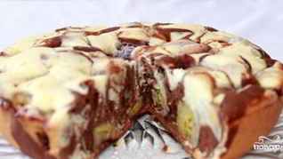 Шарлотка с бананами в мультиварке