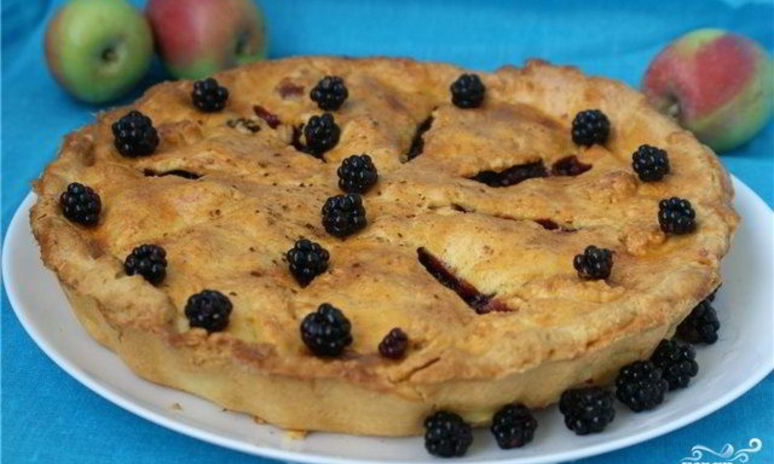 Рецепт шарлотки с ежевикой