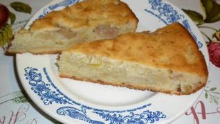 Шарлотка с грушами