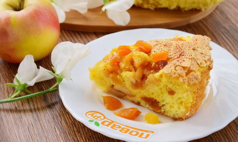 Рецепт шарлотки с курагой и яблоками