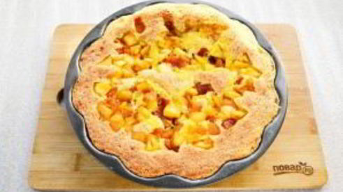 шарлотка с курагой и яблоками