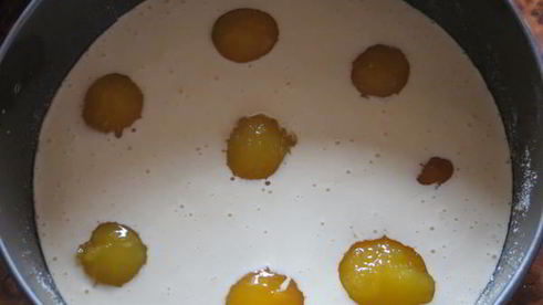 шарлотка с персиками