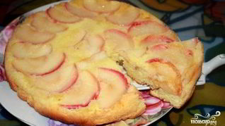 Шарлотка с яблоками без масла